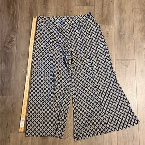 Black and White Geometric Patterned Pants